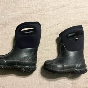Kids bogs boots, size 7